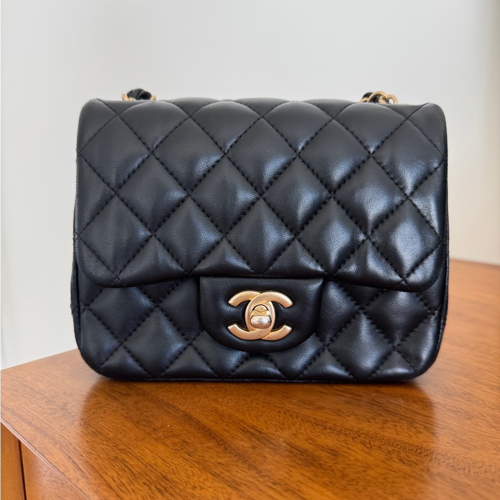 CHANEL Black Quilted Leather Shoulder Bag with Gold CC Lock